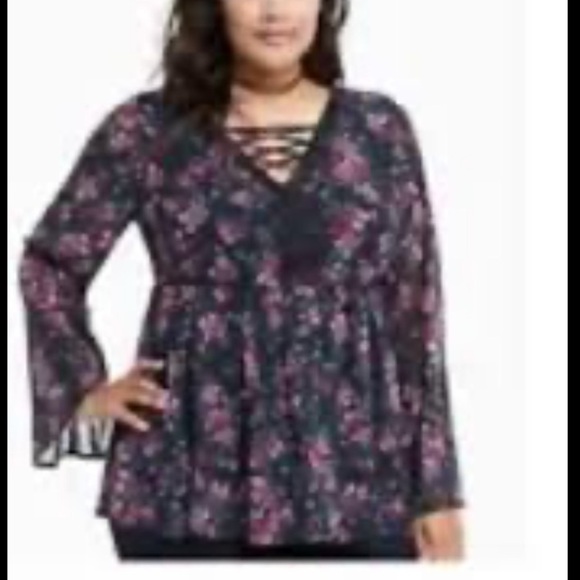 Torrid Bohemian Black Floral V-Neck Blouse Peplum Wide Bell Sleeves Size 2​ - Picture 1 of 13